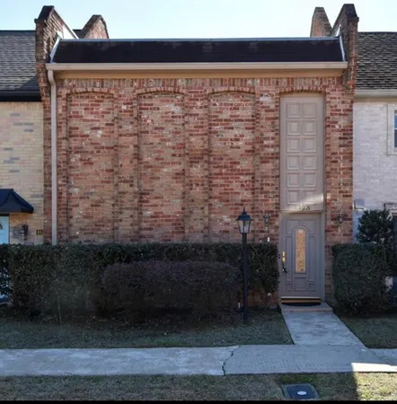 $2,795 | 4523 Acacia Street, Bellaire, TX 77401