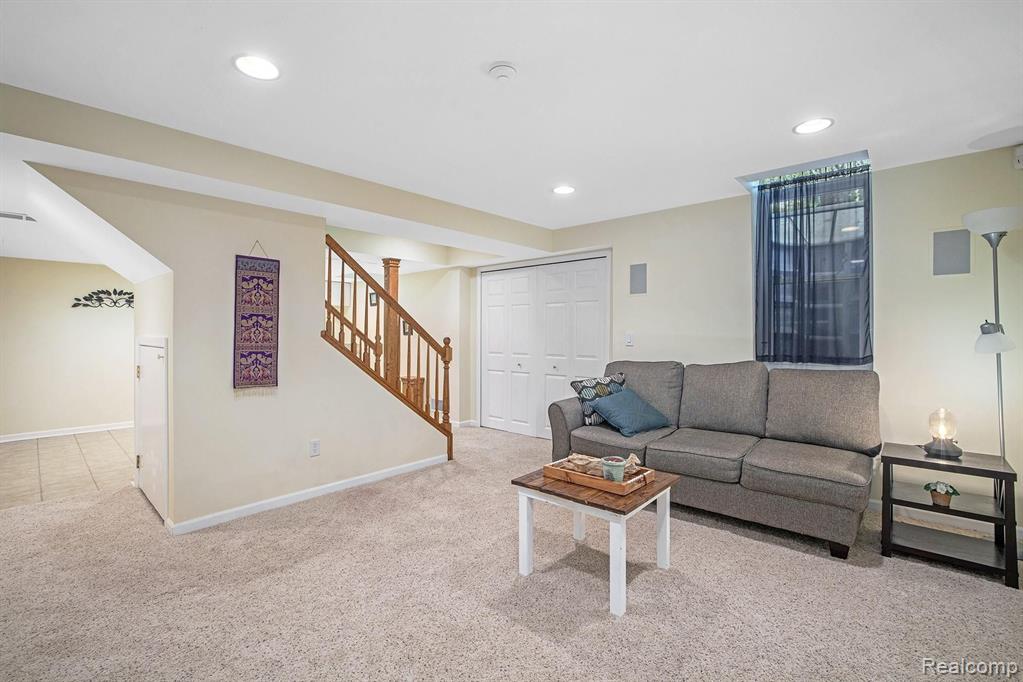 41531 Glade Road Canton, MI 48187 - Photo 10 of 37