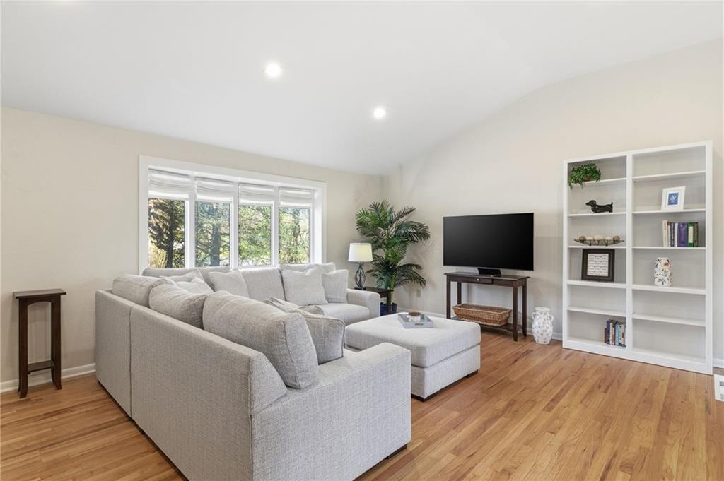 199 Avondale Street Pittsburgh, PA 15237 - Photo 7 of 49