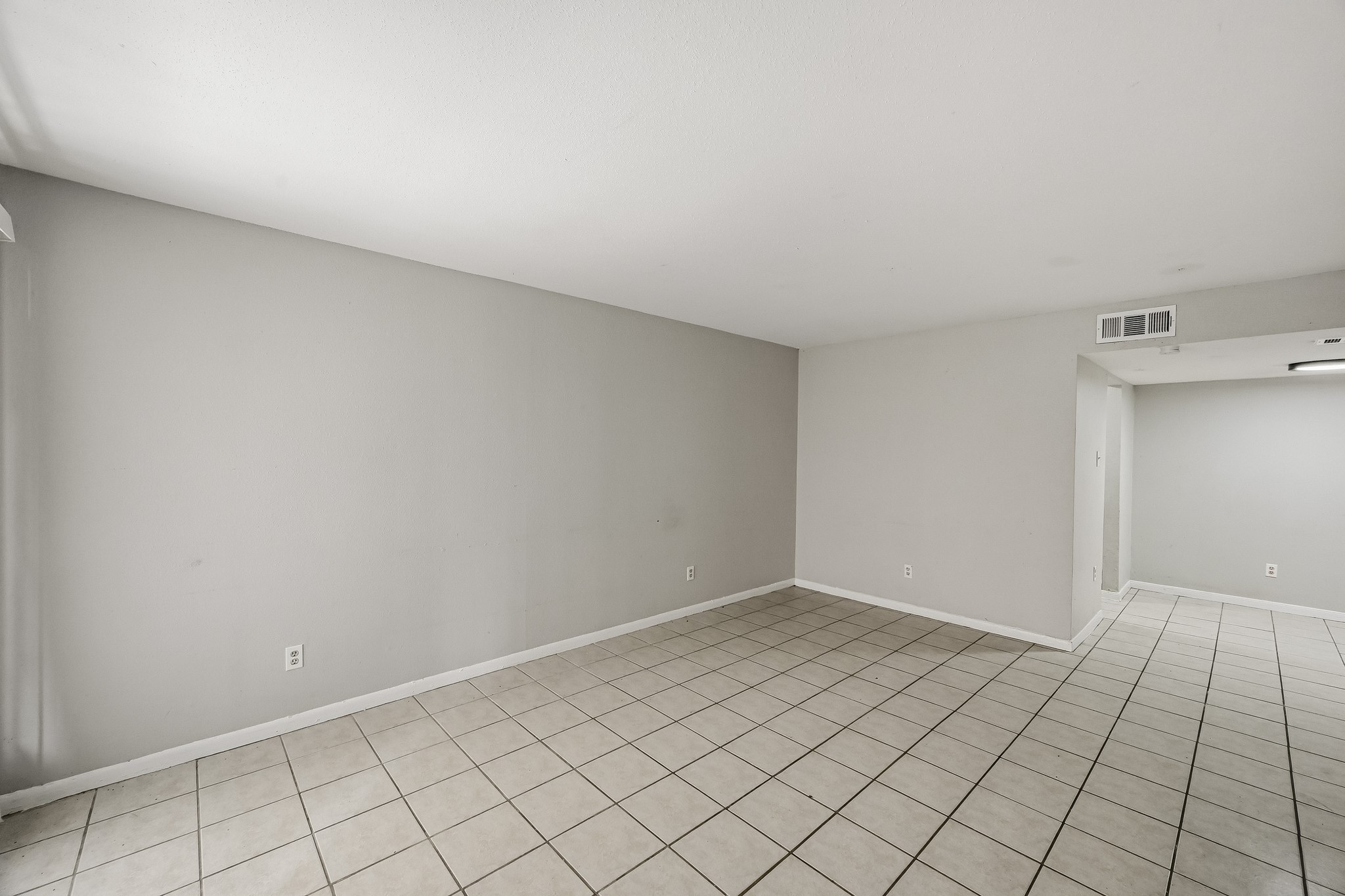 9616 Long Point Road, Unit 33 Houston, TX 77055 - Photo 4 of 17 Gallery Image 4