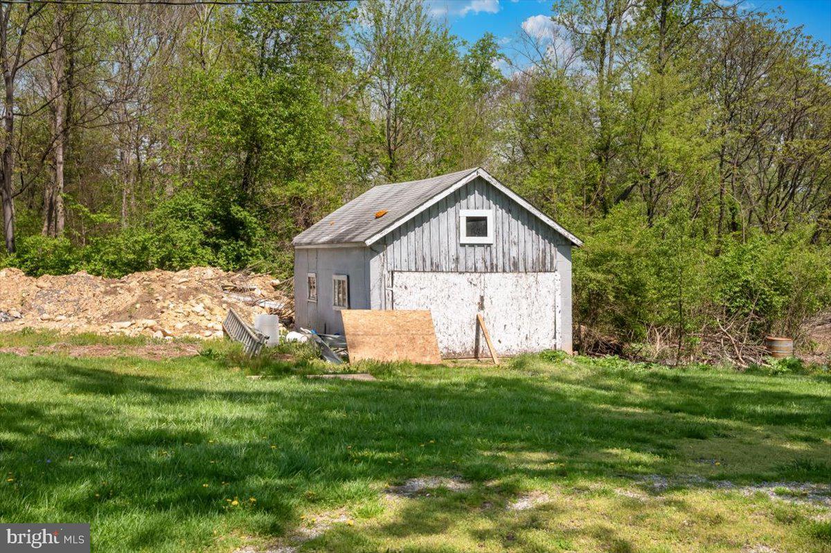 7010 Old Pryor Road Thurmont, MD 21788 - Photo 43 of 62 a view of a house with a yard