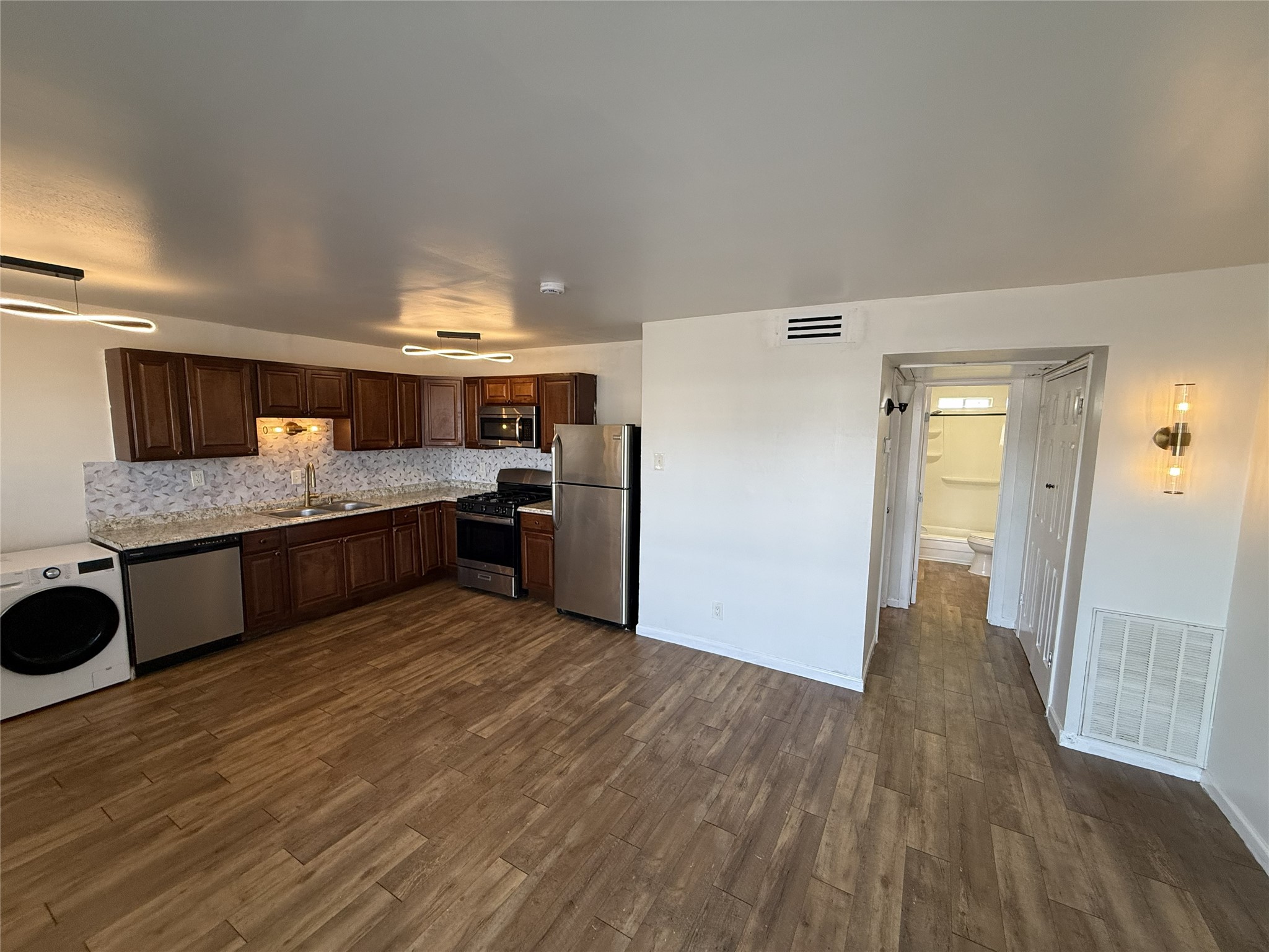 1529 Wirt Road, Unit 28 Houston, TX 77055 - Photo 18 of 20 Gallery Image 18