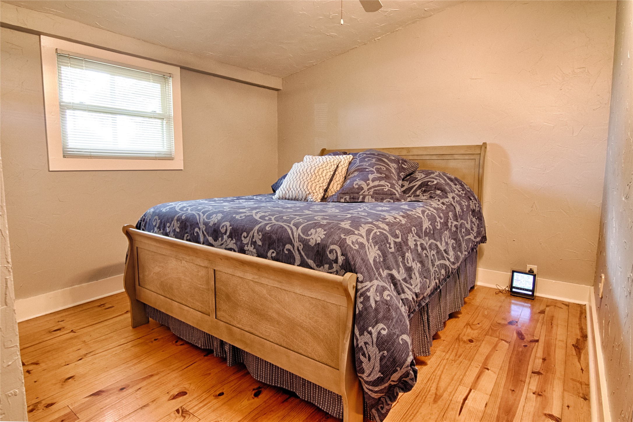 6750 Three Mile Road Flatonia, TX 78941 - Photo 28 of 35 a bed sitting in a bedroom next to a window