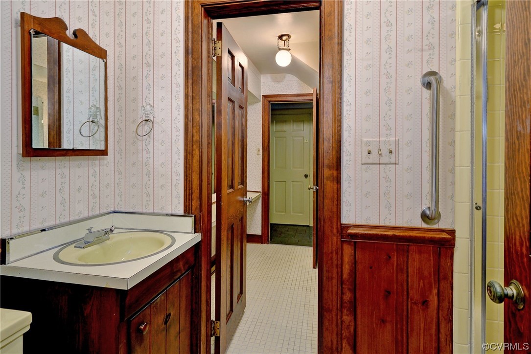 102 Wake Robin Road Williamsburg, VA 23185 - Photo 23 of 35 a bathroom with a sink a mirror and a shower