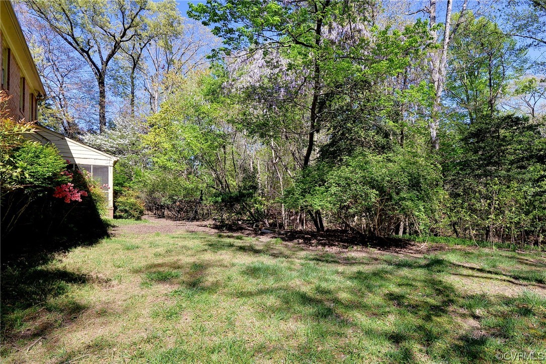 102 Wake Robin Road Williamsburg, VA 23185 - Photo 6 of 35 a view of outdoor space with deck and tree