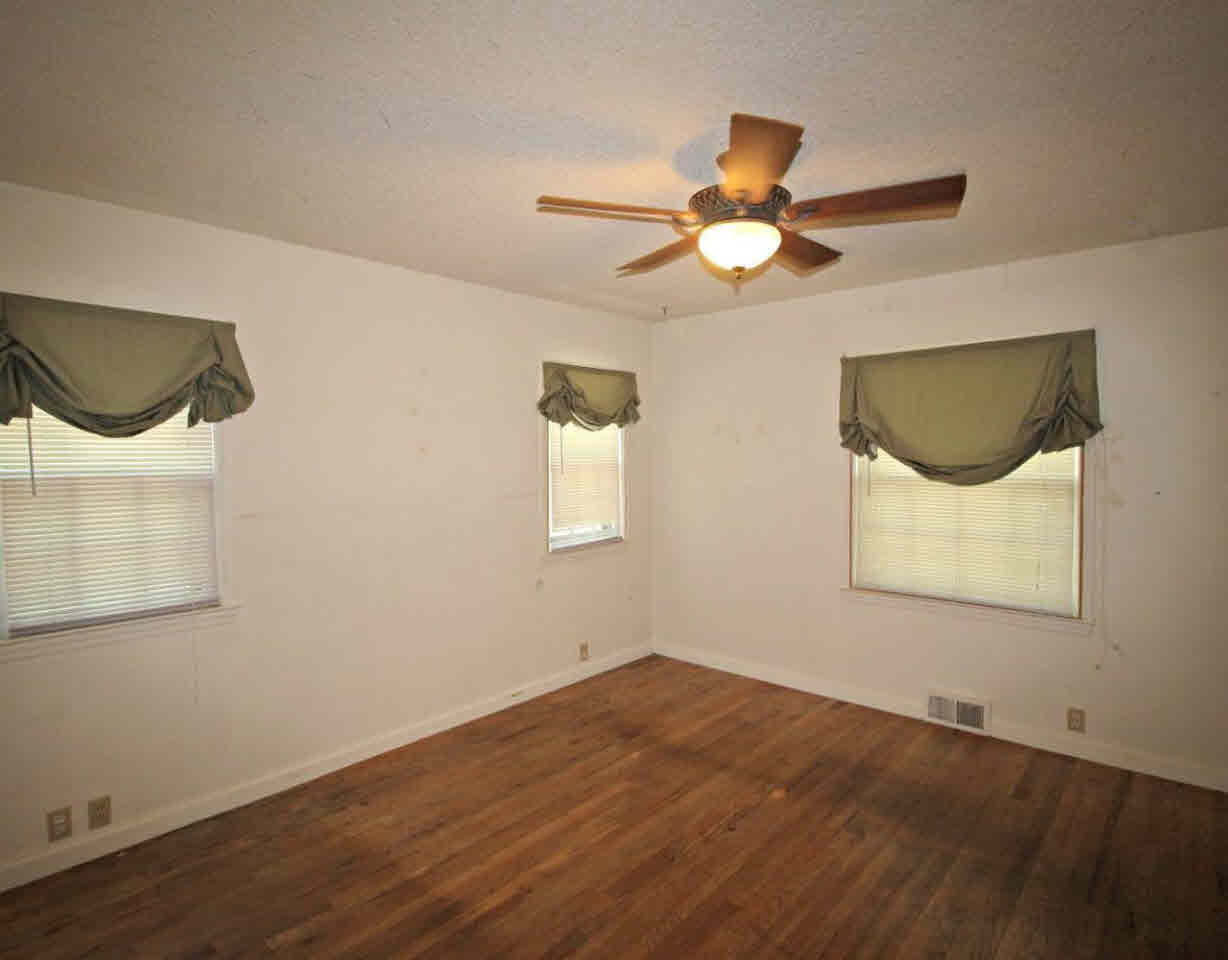 3109 Beecher Road Flint, MI 48503 - Photo 7 of 18 21317293-6.JPG