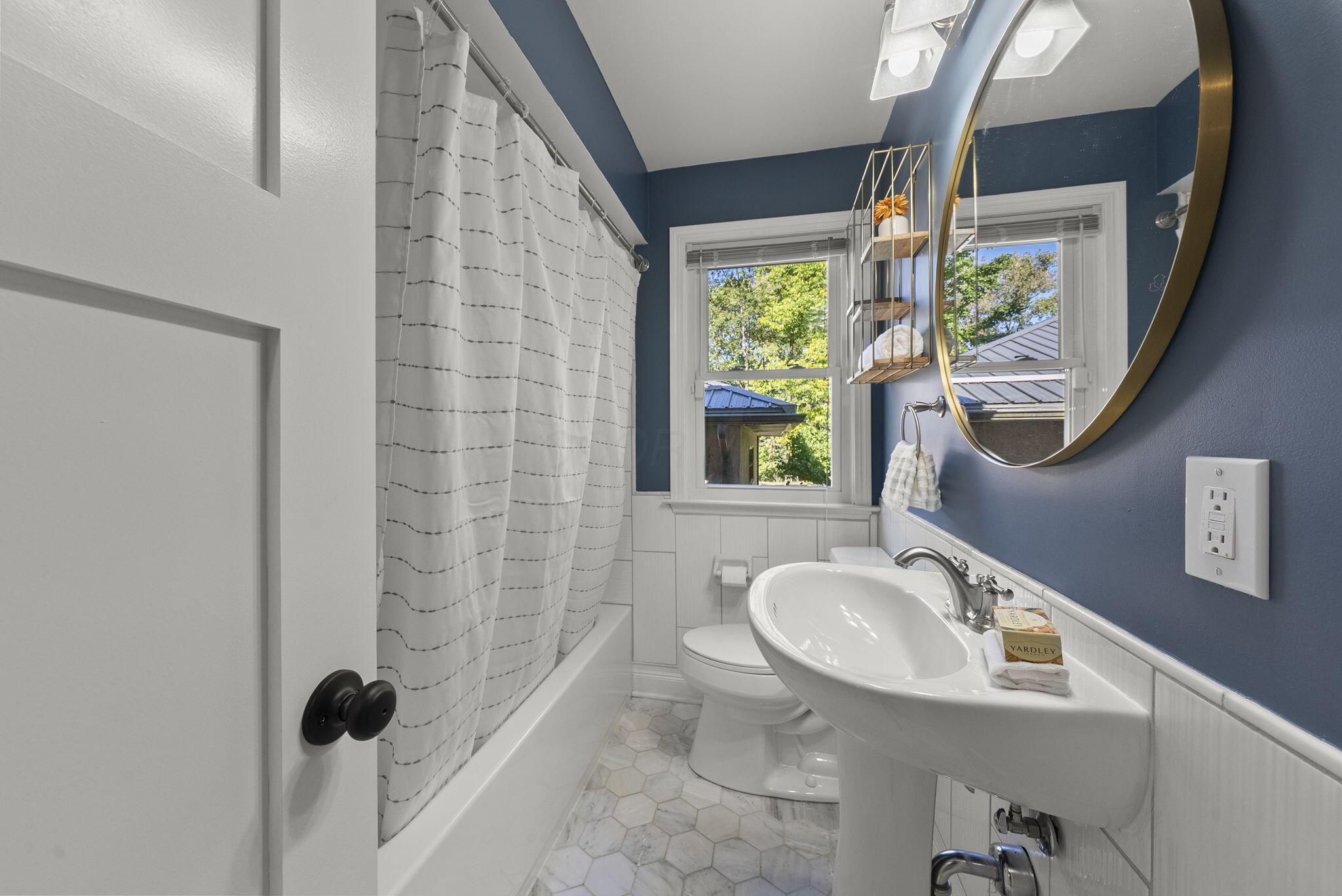 253 Fenway Road Columbus, OH 43214 - Photo 16 of 40 Bathroom