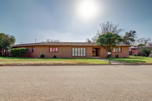 $275,000 | 1701 North 7th Street, Tahoka, TX 79373