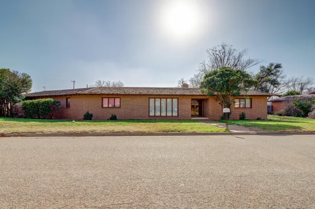 $275,000 | 1701 North 7th Street, Tahoka, TX 79373