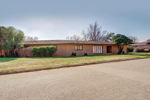 $275,000 | 1701 North 7th Street, Tahoka, TX 79373