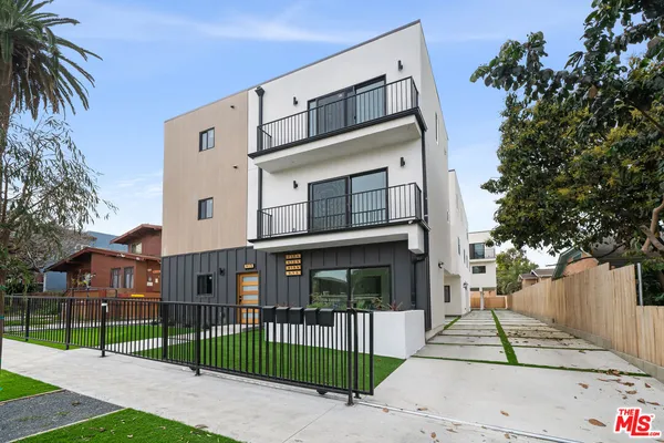 $3,695,000 | 913 North Hobart Boulevard, Los Angeles, CA 90029