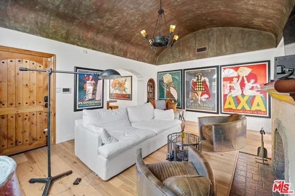 $4,385,000 | 758 North McCadden Place, Los Angeles, CA 90038