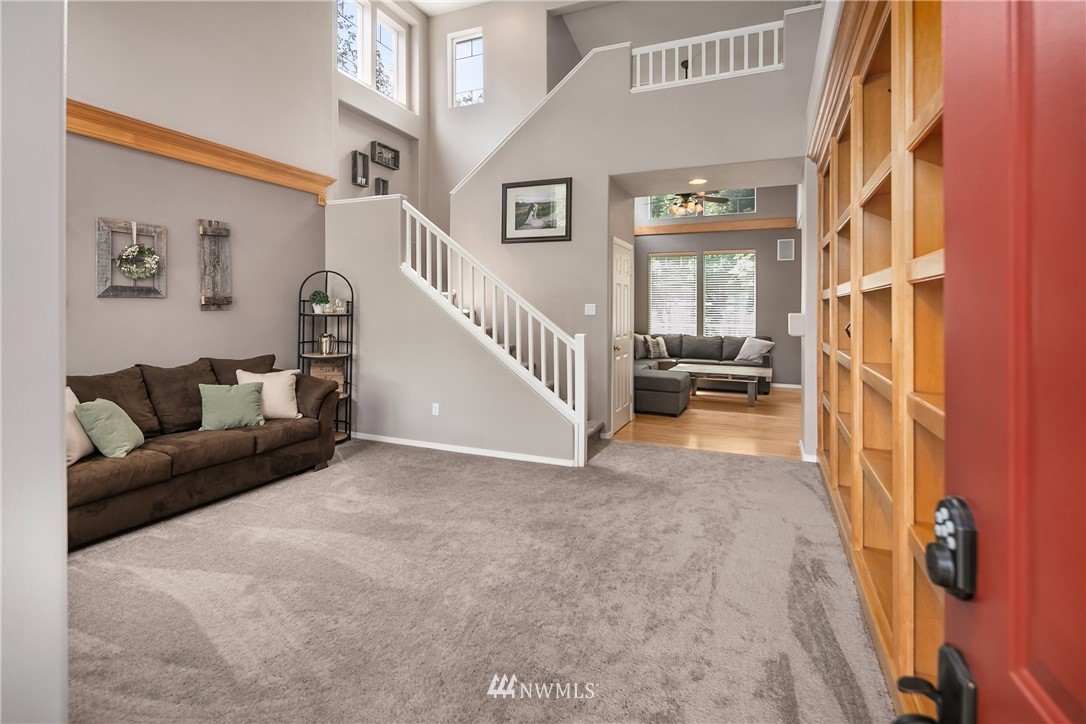 563 Bremerton Place Northeast Renton, WA 98059 - Photo 3 of 22 Gallery Image 3