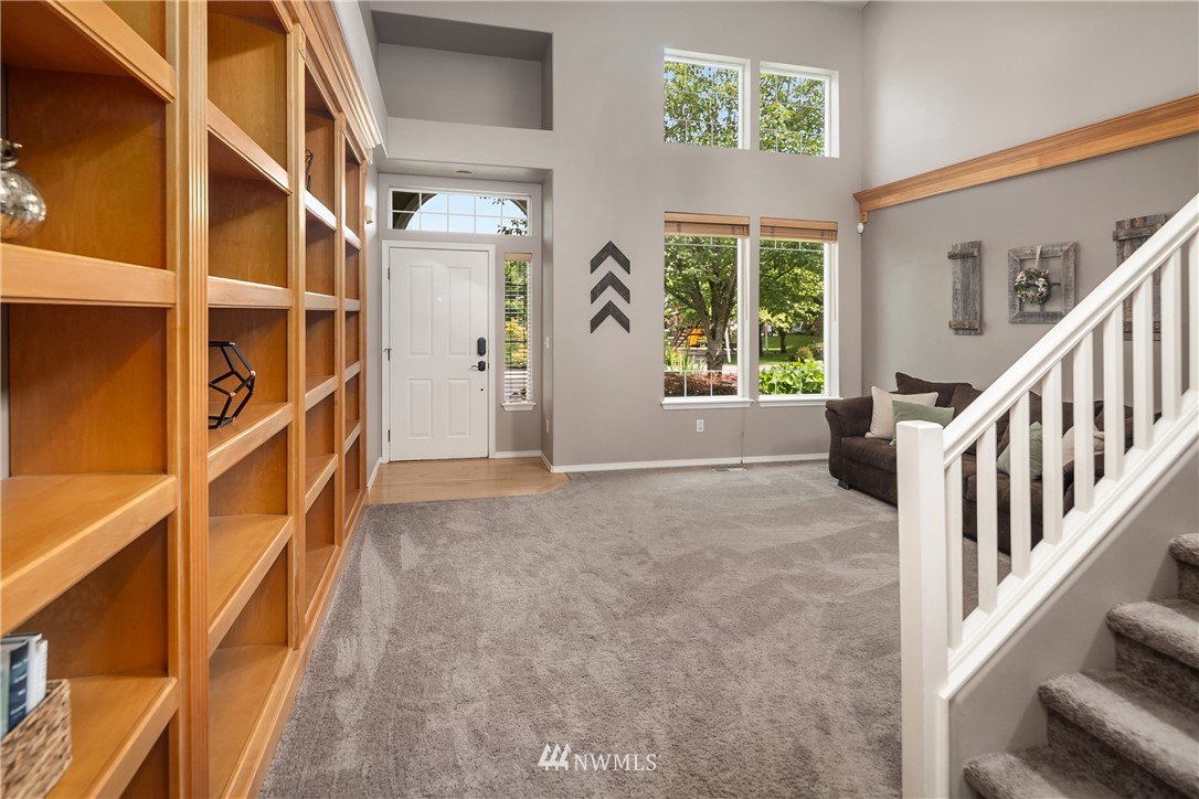 563 Bremerton Place Northeast Renton, WA 98059 - Photo 4 of 22 Gallery Image 4