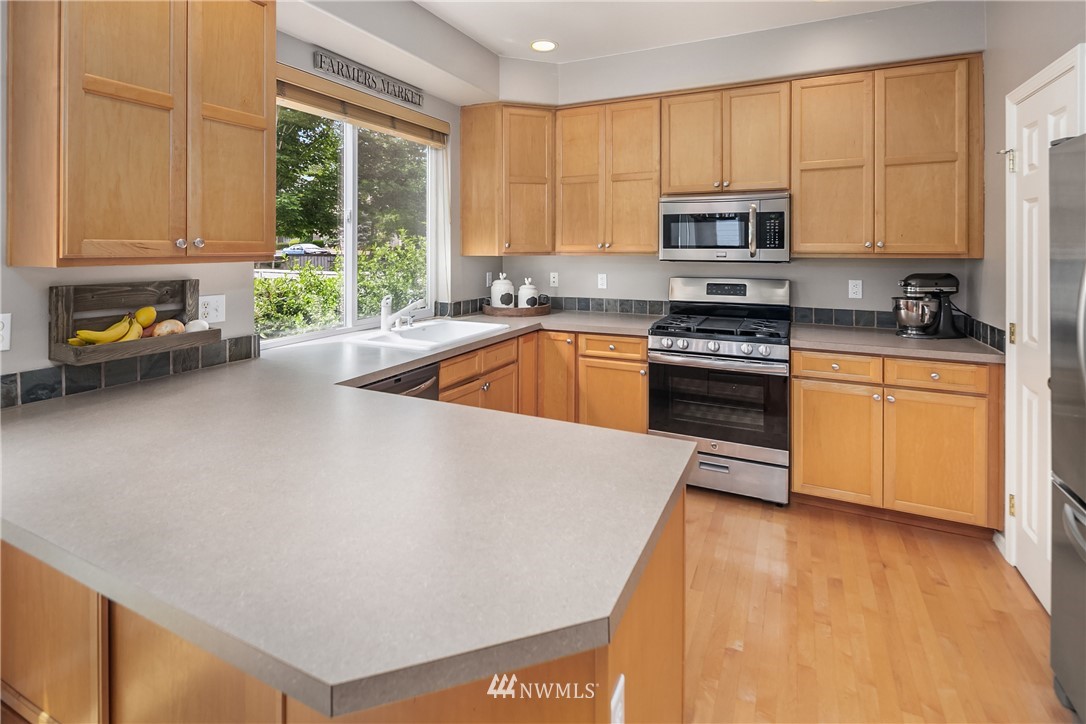 563 Bremerton Place Northeast Renton, WA 98059 - Photo 10 of 22 Gallery Image 10