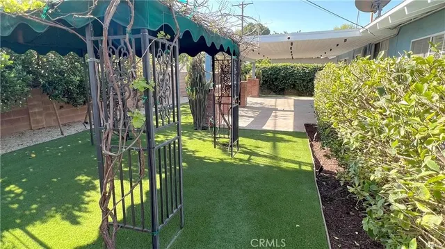 a view of an outdoor space