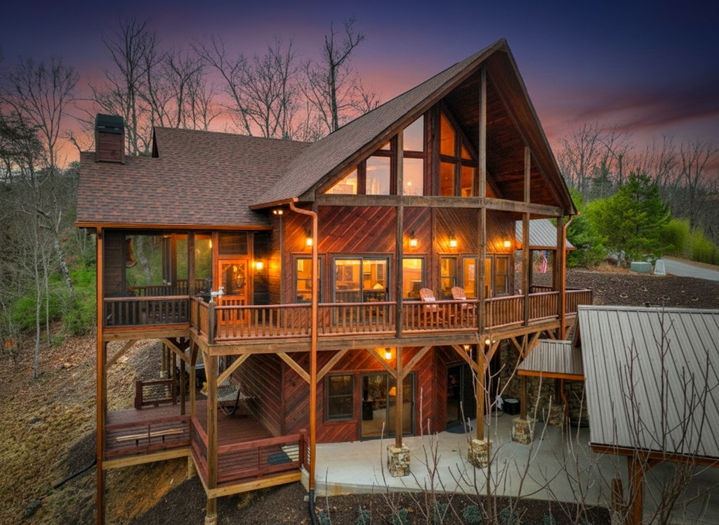 467 Deer Crest Road Blue Ridge, GA 30513 - Photo 2 of 79 a patio with table and chairs