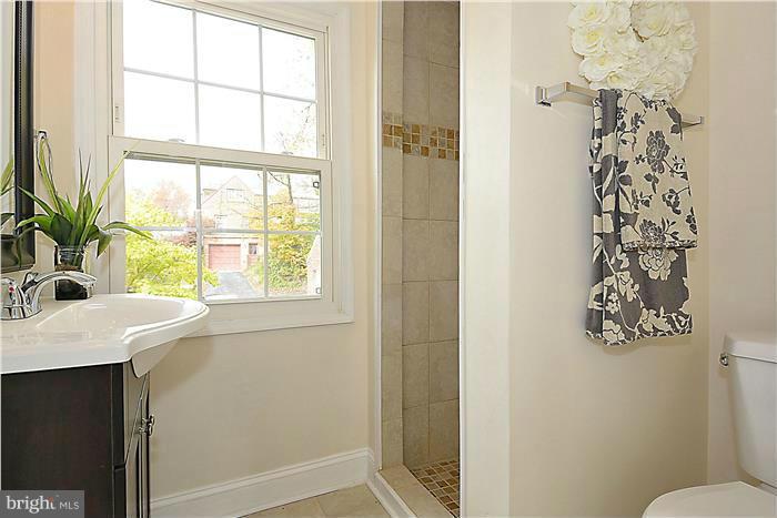 9312 Colesville Road Silver Spring, MD 20901 - Photo 21 of 29 Bath