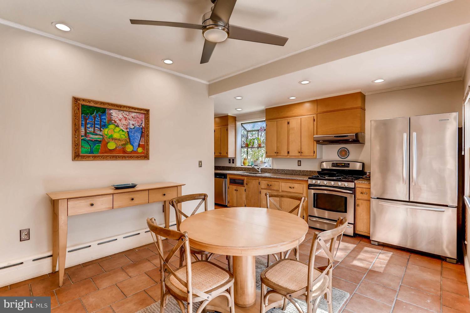 203 Longwood Road Baltimore, MD 21210 - Photo 11 of 30 Ample table space for family dining