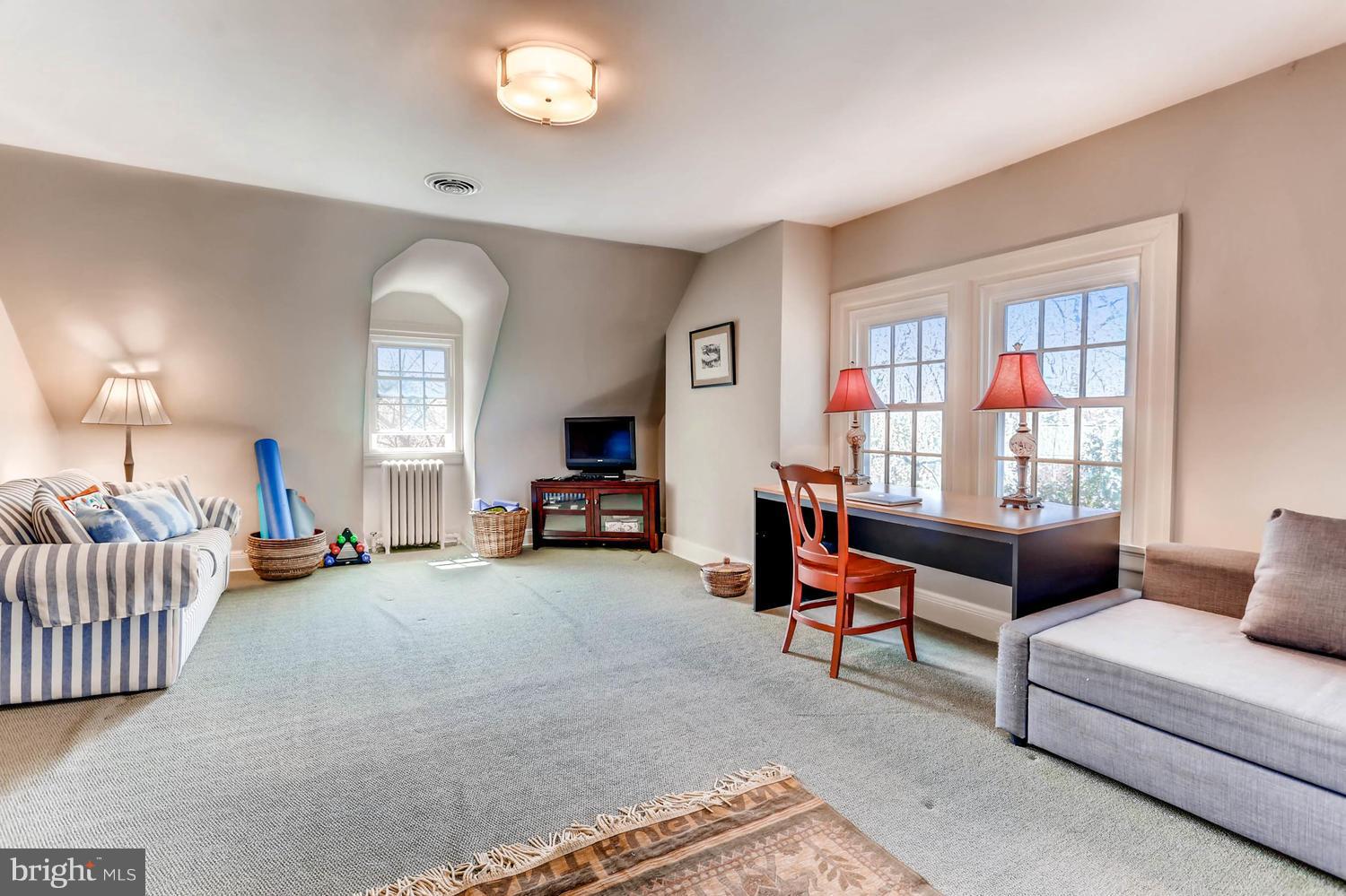 203 Longwood Road Baltimore, MD 21210 - Photo 26 of 30 Generously sized 3rd floor family room