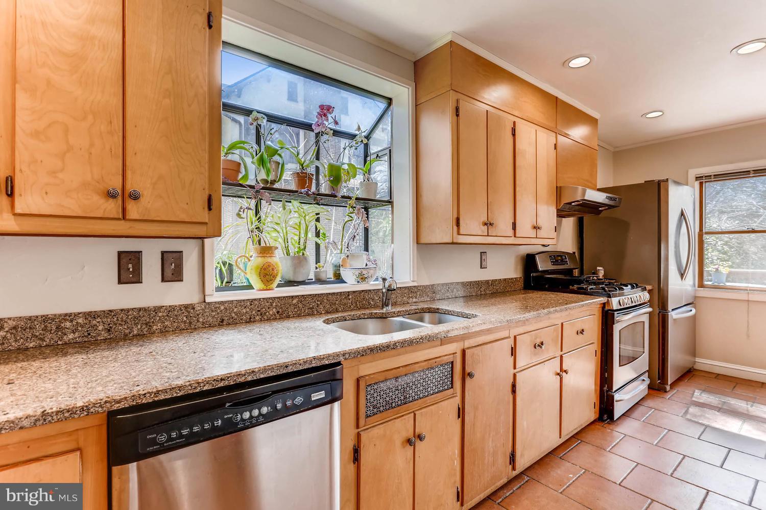 203 Longwood Road Baltimore, MD 21210 - Photo 10 of 30 Kitchen