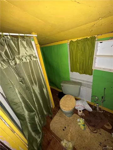 a view of backyard with tub