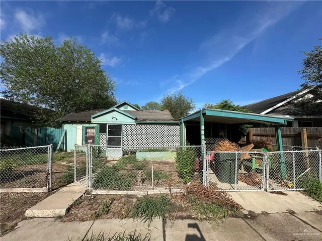 a bird view of a backyard