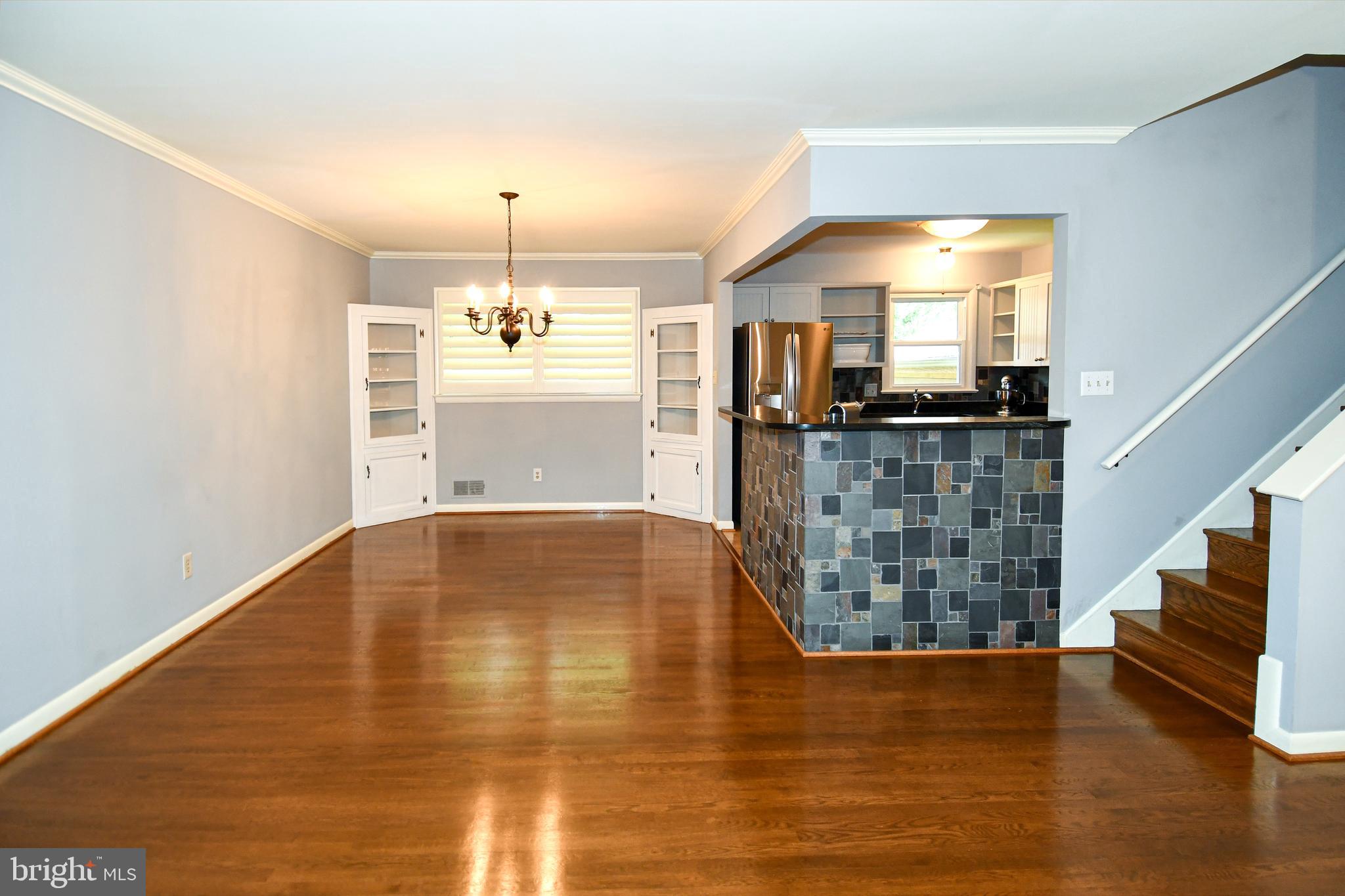 8916 Battery Road Alexandria, VA 22308 - Photo 11 of 53 View of Dining Area, Chandelier and Crown Molding.