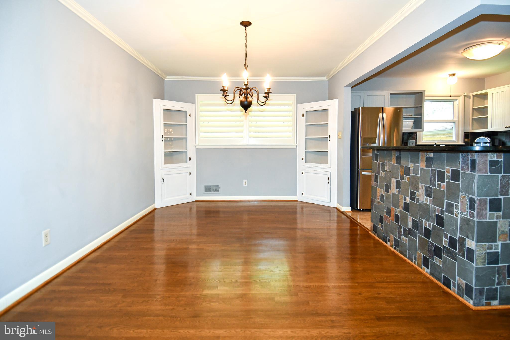 8916 Battery Road Alexandria, VA 22308 - Photo 12 of 53 View of Dining Area & Stainless Steel Appliances.