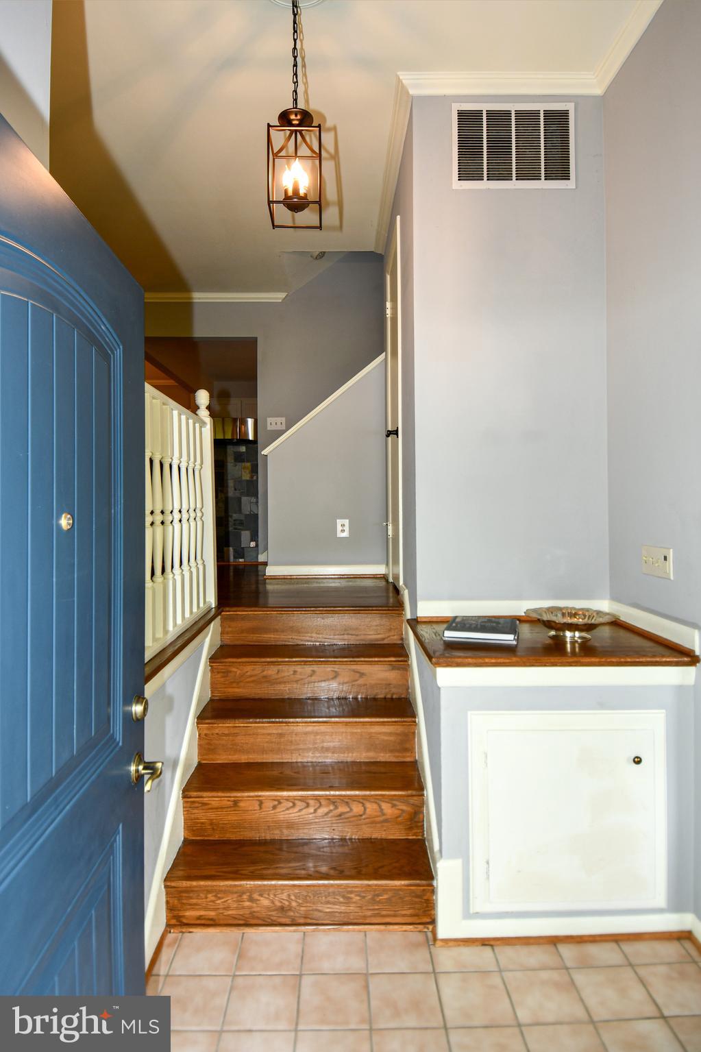 8916 Battery Road Alexandria, VA 22308 - Photo 4 of 53 Entry foyer with storage under hardwood shelf.