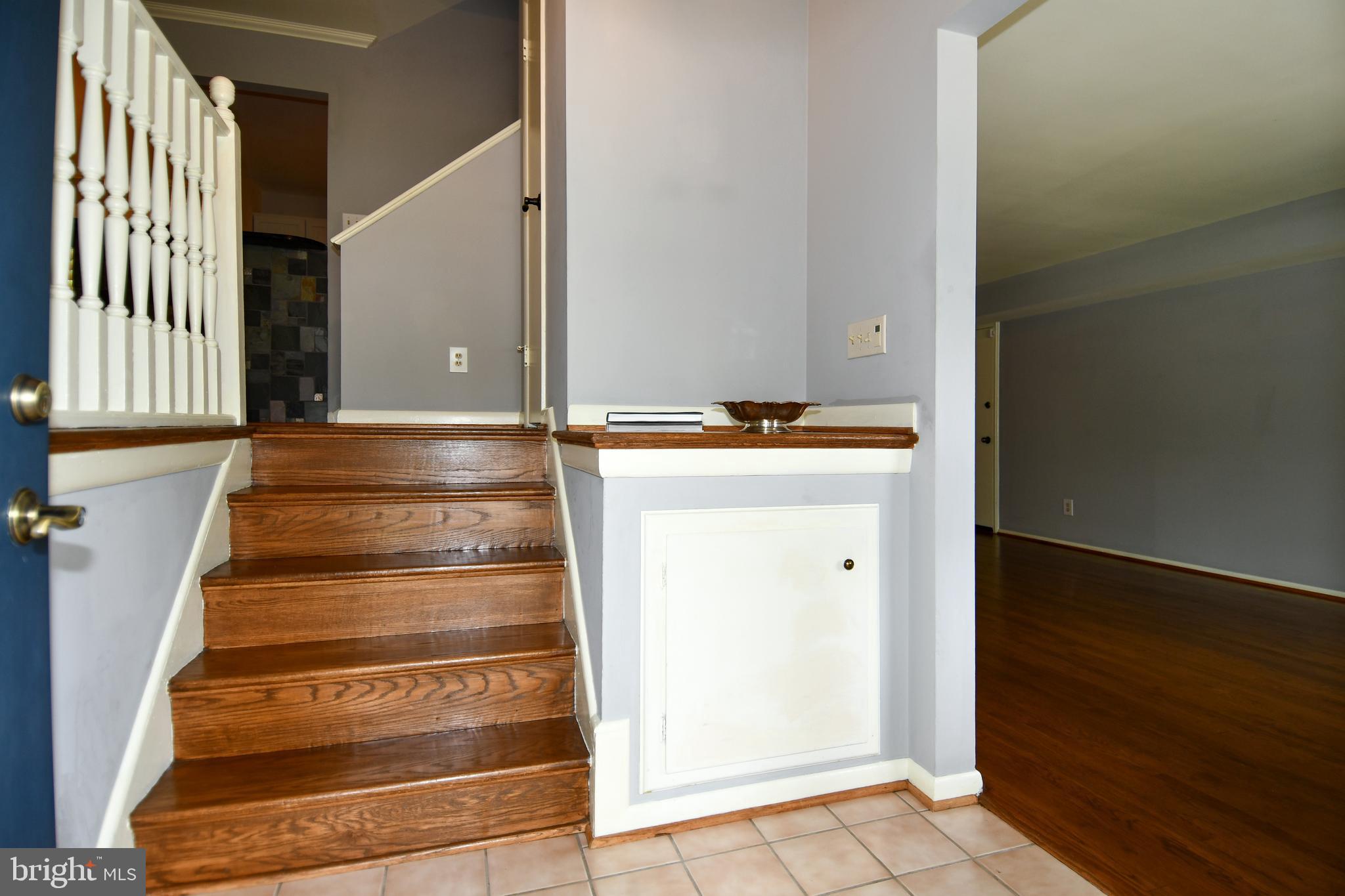 8916 Battery Road Alexandria, VA 22308 - Photo 5 of 53 Hardwood stairs to Main Level. Fam Rm on Right.