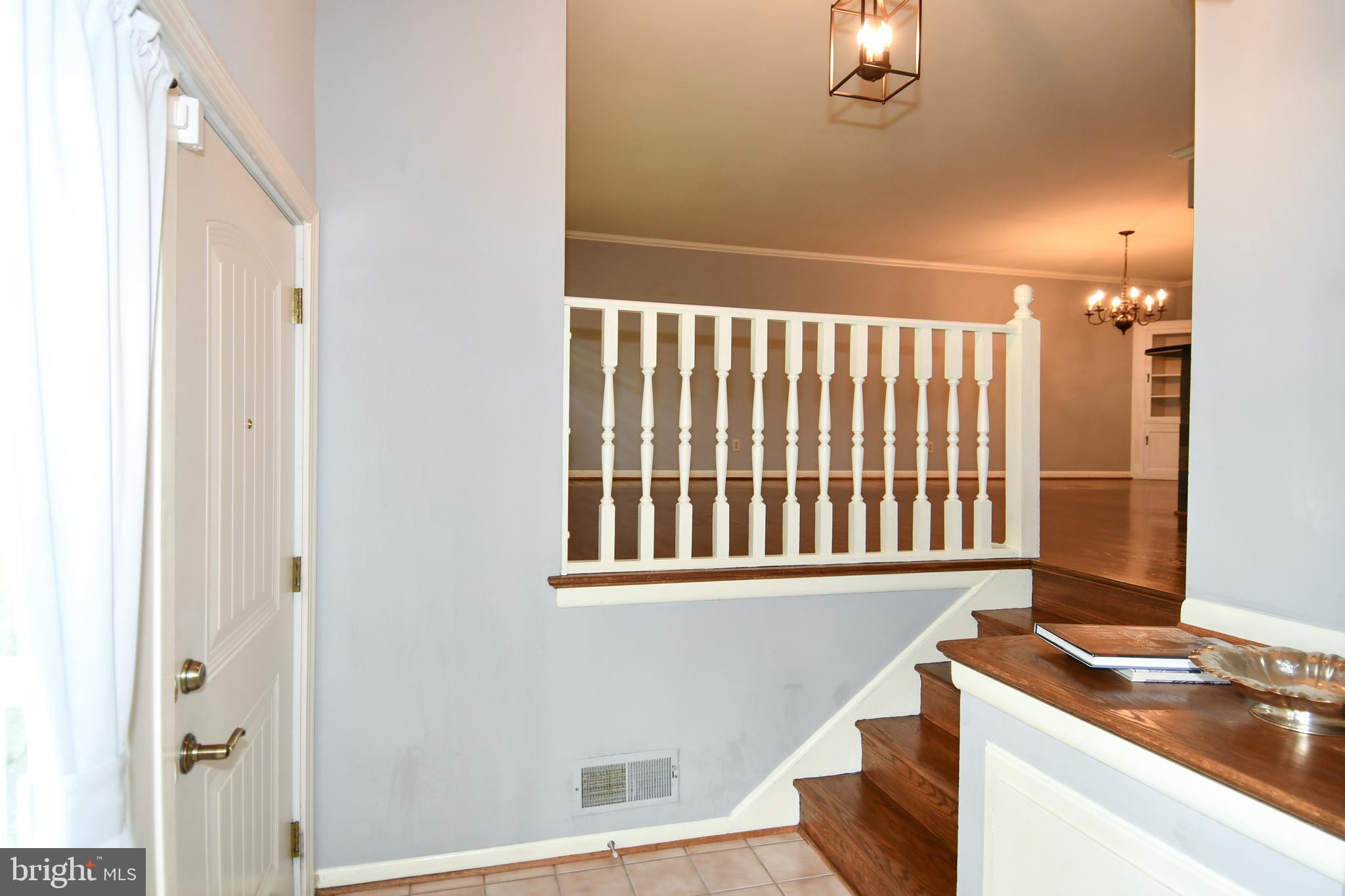 8916 Battery Road Alexandria, VA 22308 - Photo 6 of 53 View of Din Area and Liv Rm from Entry Foyer.