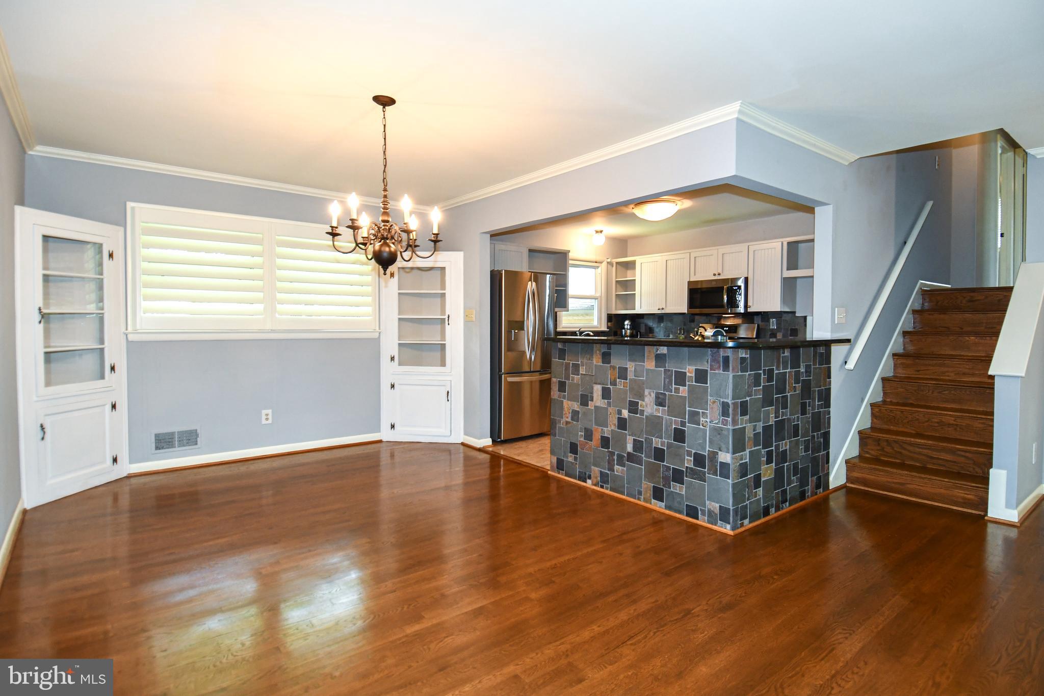 8916 Battery Road Alexandria, VA 22308 - Photo 10 of 53 View of Dining
Area with 2 Corner Cabinets.