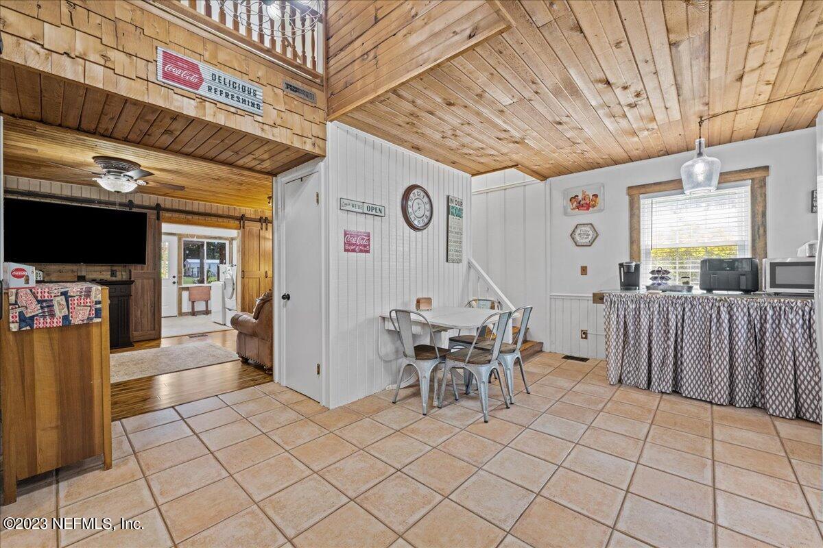 108 Creekside Road Satsuma, FL 32189 - Photo 12 of 40 a view of a dinning room with furniture