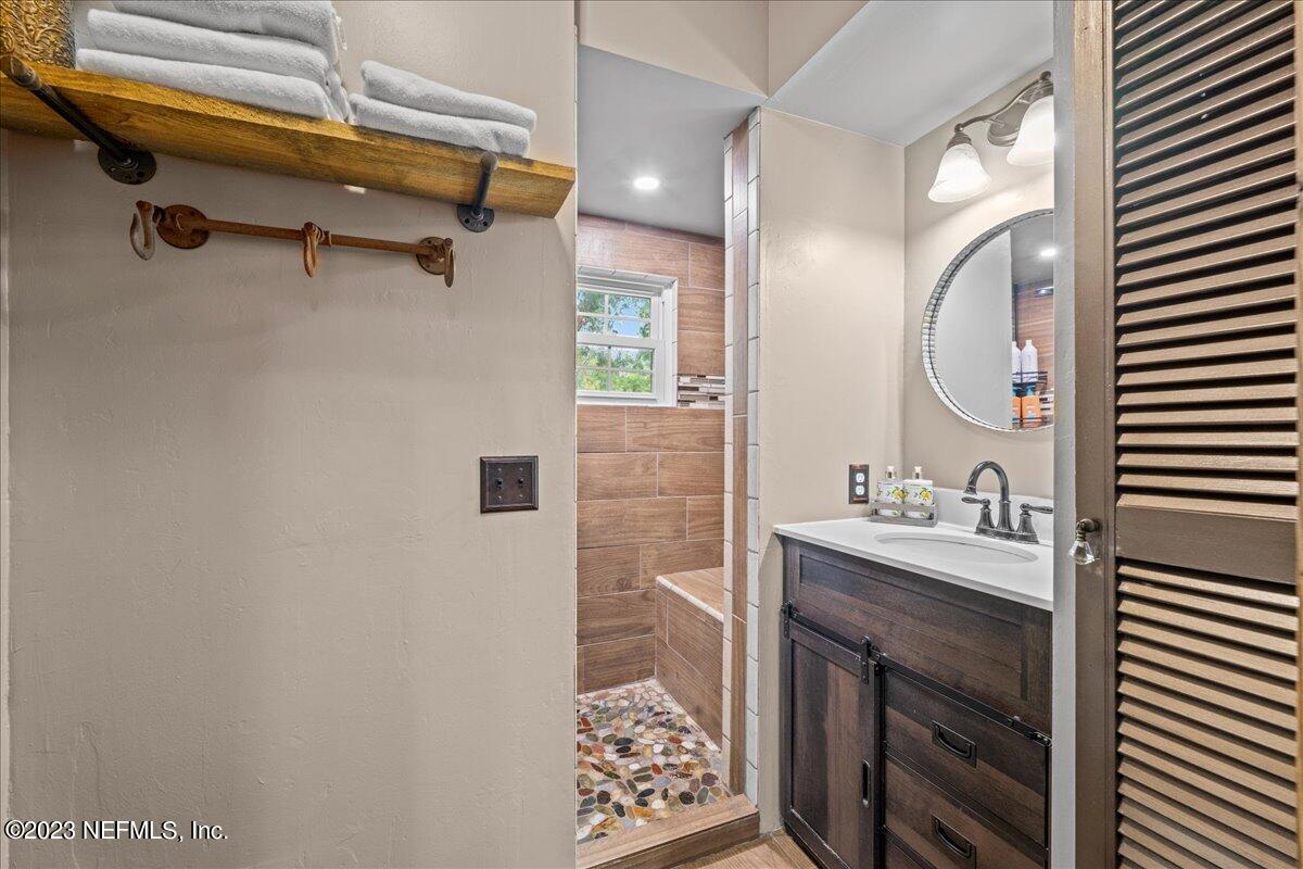 108 Creekside Road Satsuma, FL 32189 - Photo 13 of 40 a bathroom with a sink a toilet and shower