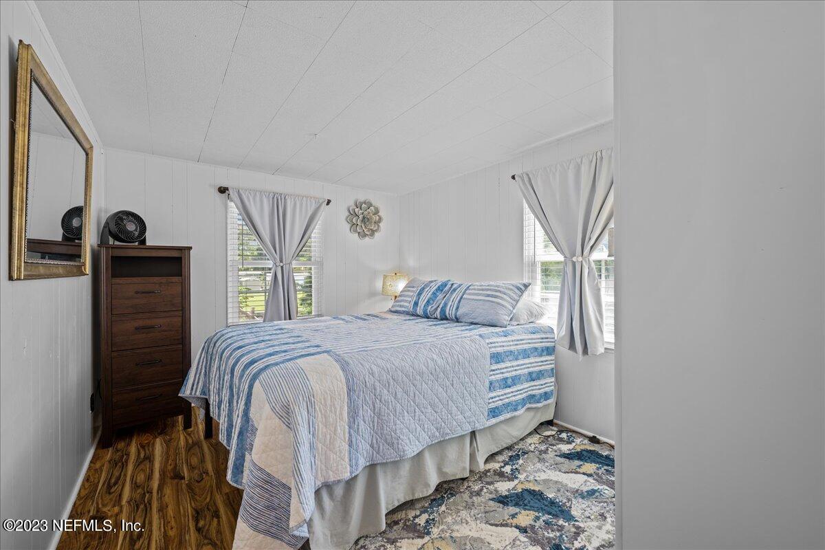 108 Creekside Road Satsuma, FL 32189 - Photo 22 of 40 a bedroom with a bed and a mirror