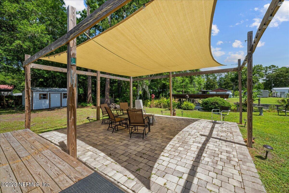 108 Creekside Road Satsuma, FL 32189 - Photo 25 of 40 a view of a house with backyard sitting area and garden