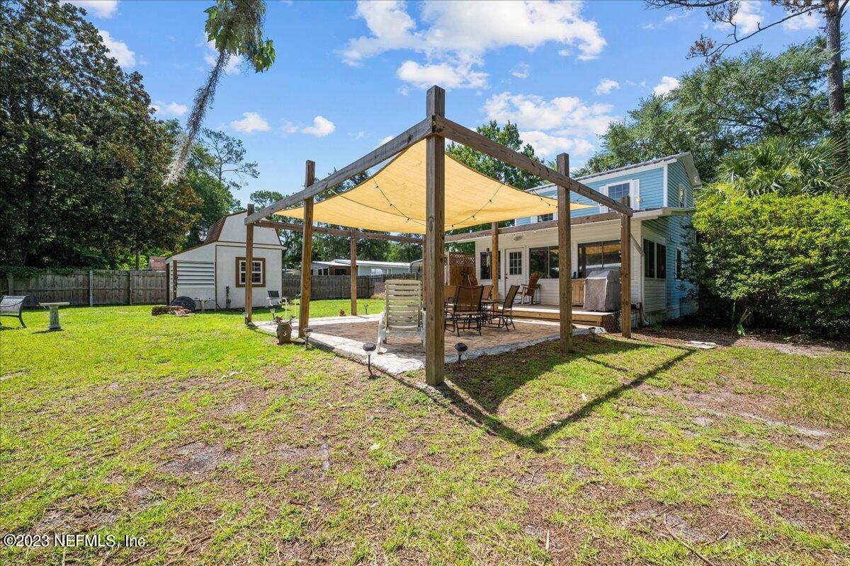 108 Creekside Road Satsuma, FL 32189 - Photo 28 of 40 a view of a house with backyard and sitting area