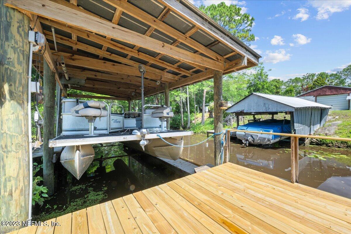 108 Creekside Road Satsuma, FL 32189 - Photo 31 of 40 a swimming pool with outdoor seating and yard