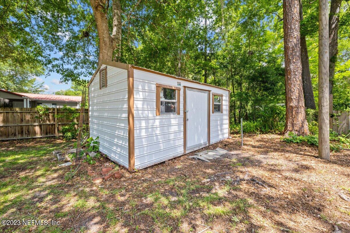 108 Creekside Road Satsuma, FL 32189 - Photo 33 of 40 a view of a small house with large trees