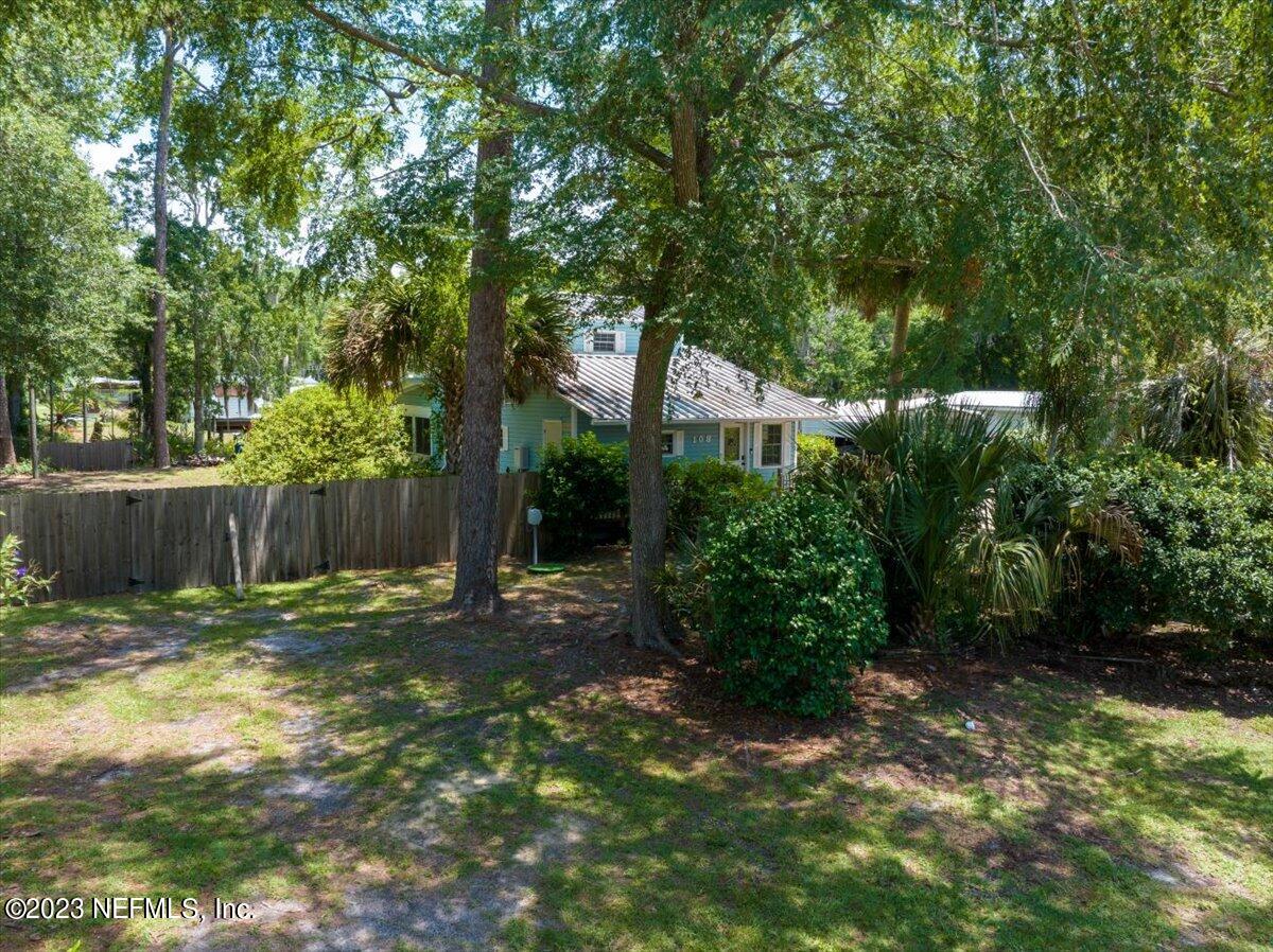 108 Creekside Road Satsuma, FL 32189 - Photo 34 of 40 a backyard of a house with lots of green space