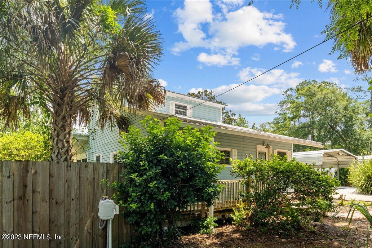 108 Creekside Road Satsuma, FL 32189 - Photo 5 of 40 a house view with a garden space