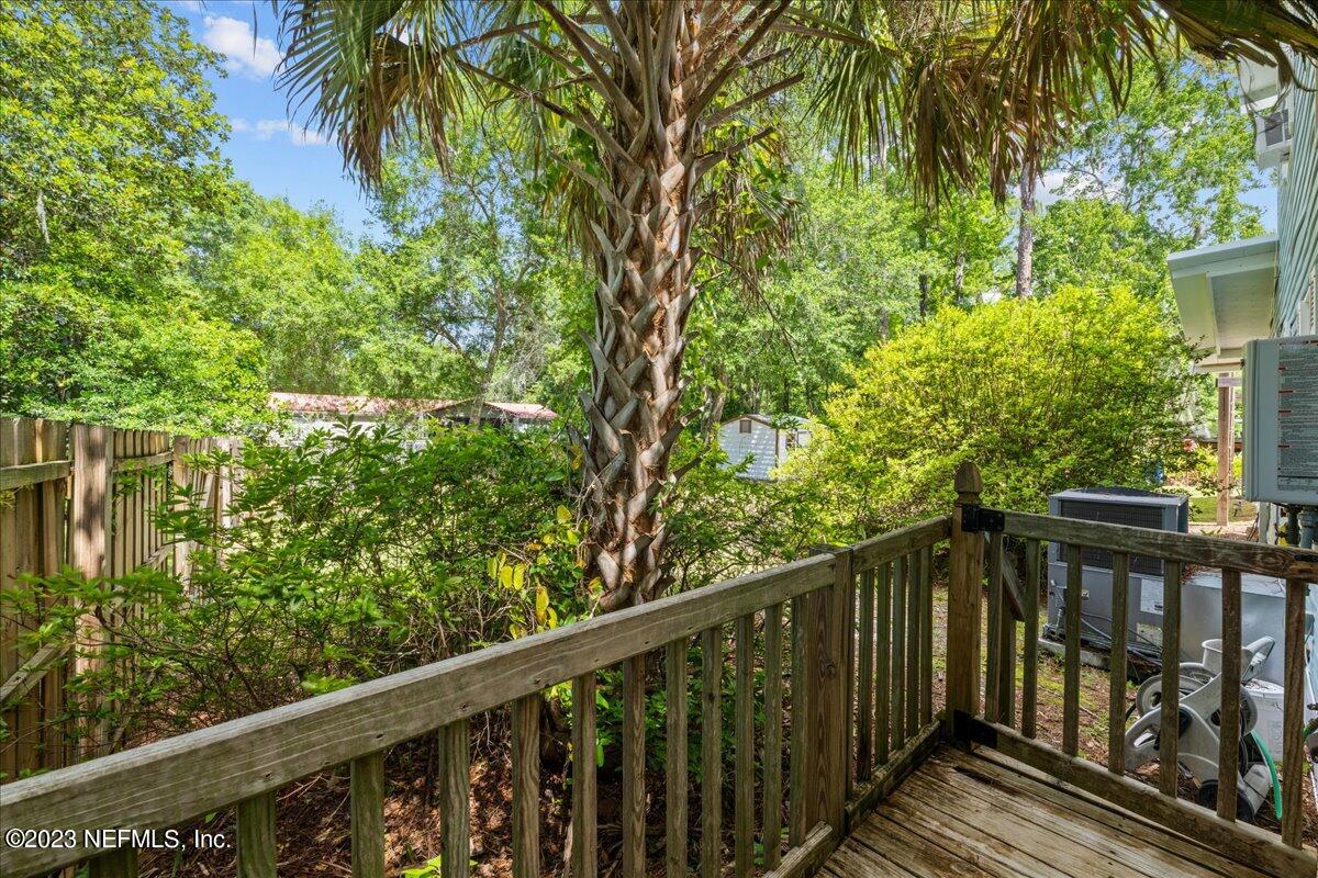 108 Creekside Road Satsuma, FL 32189 - Photo 8 of 40 a balcony with wooden floor and fence