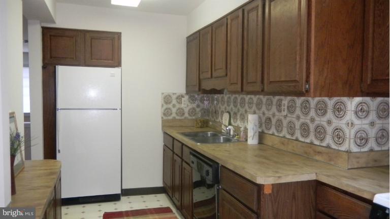 907 Whitehall Street Silver Spring, MD 20901 - Photo 14 of 25 TILE BACKSPLASH IN THE KITCHEN