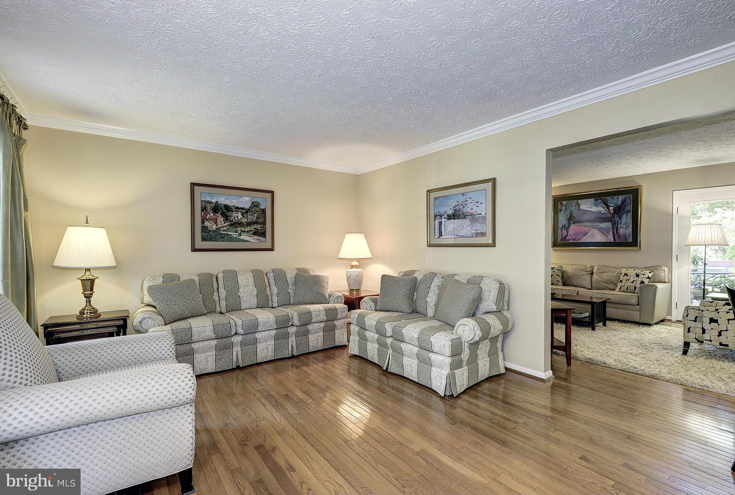 1324 Quail Ridge Drive Reston, VA 20194 - Photo 4 of 30 Living Room