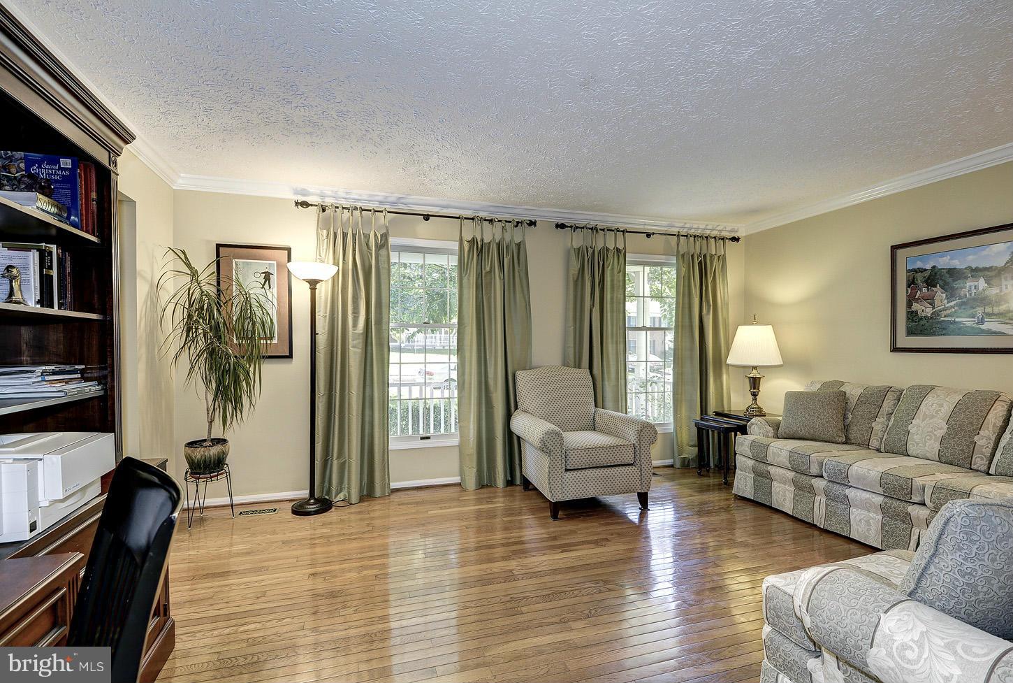 1324 Quail Ridge Drive Reston, VA 20194 - Photo 5 of 30 Living Room