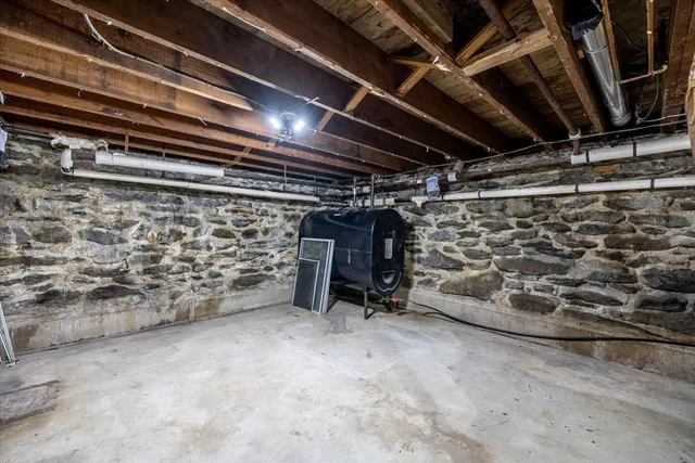 a view of room with an empty space