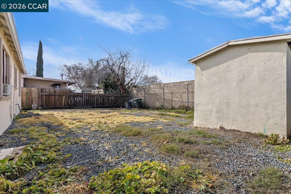 178 Army Street Pittsburg, CA 94565 - Photo 24 of 24 a backyard of a house