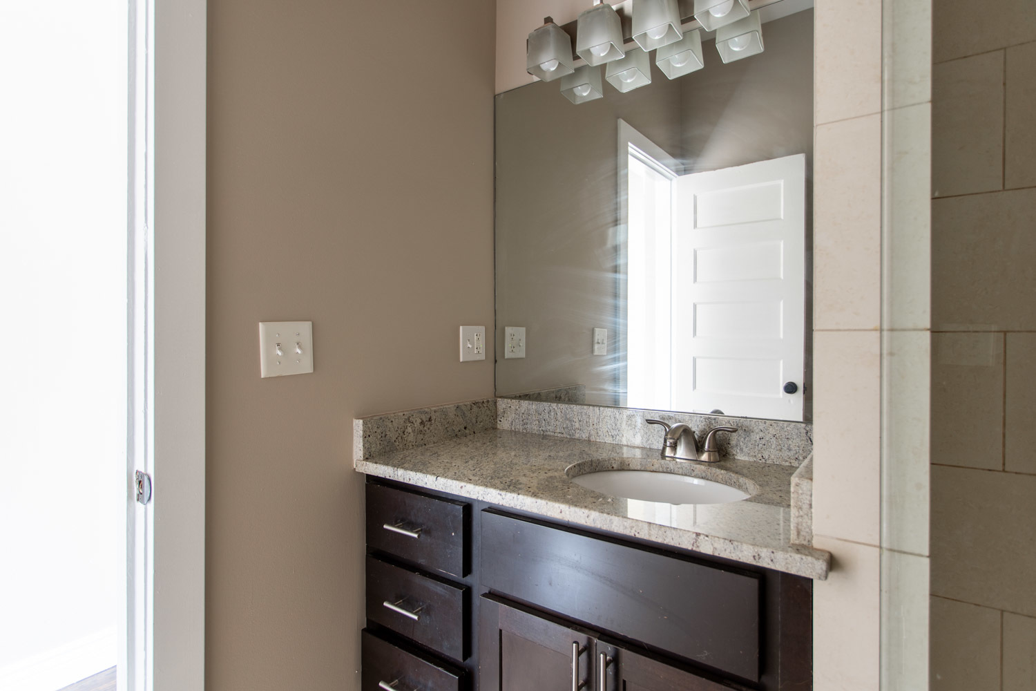 1525 West Addison Street, Unit 3 Chicago, IL 60613 - Photo 15 of 32