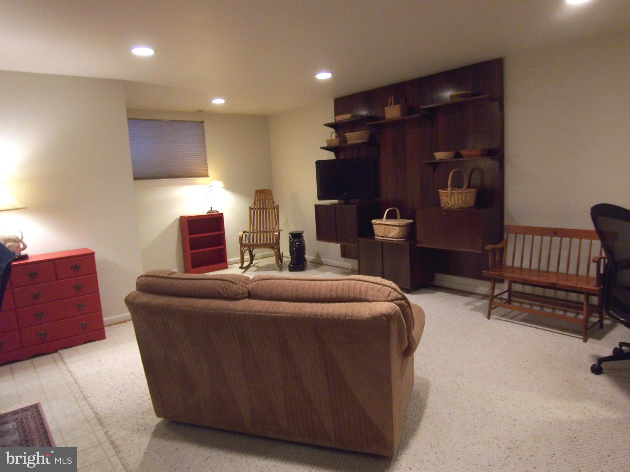 11657 Newbridge Court Reston, VA 20191 - Photo 4 of 13 Family Room